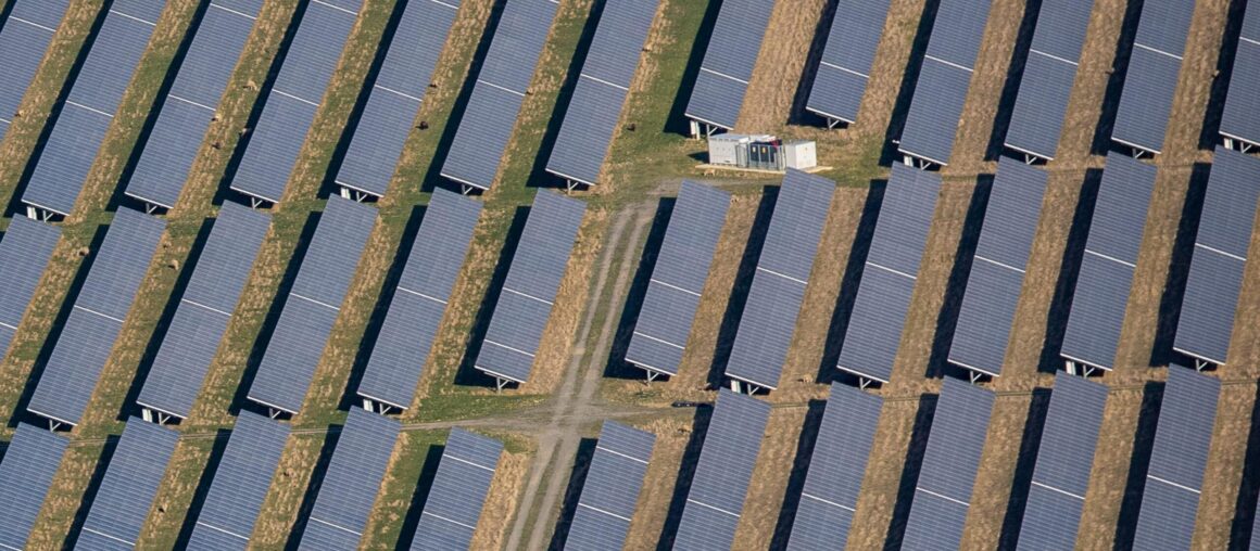 Vom fossilen Schock zur elektrischen Zukunft: Wie Krisen die Energiewende beschleunigen